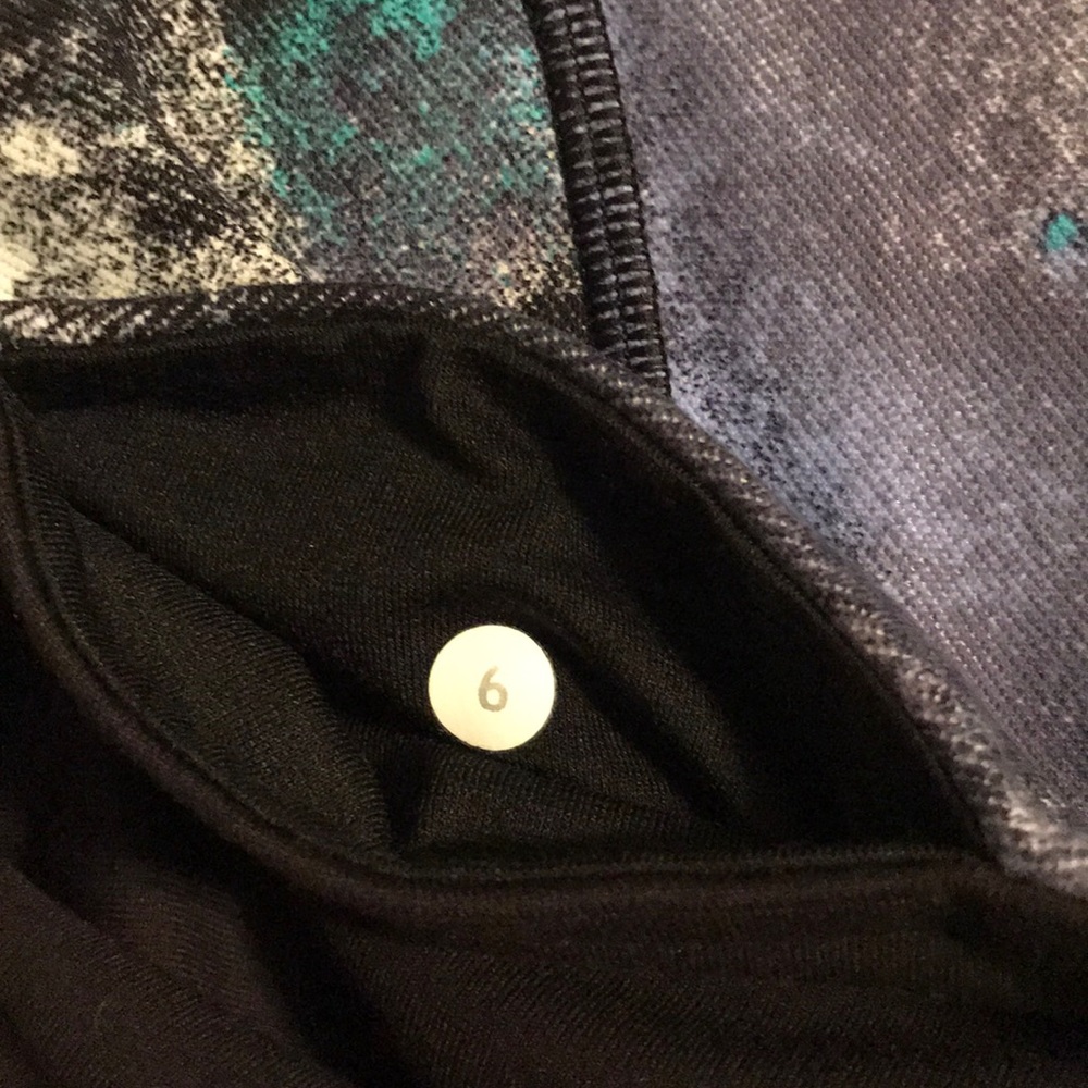 Lululemon Wunder Under Crops - Picture 3 of 4